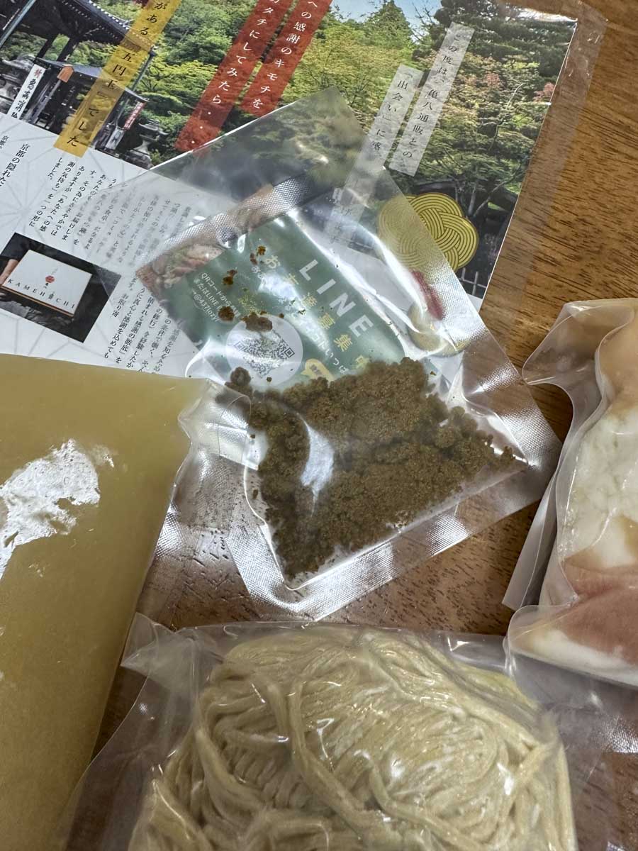 亀八やみつきの薬味と後入れスパイス(カレー)