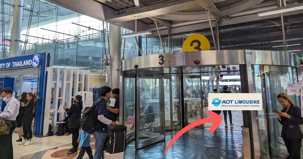 スワンナプーム国際空港2階3番出口から無料シャトルバス運行